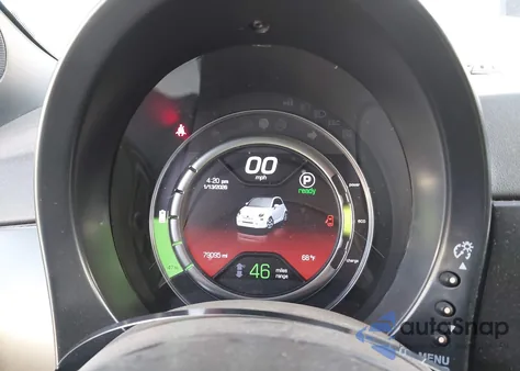 2017 Fiat 500E Battery Electric z USA, uszkodzony, nr VIN 3C3CFFGE8HT530039